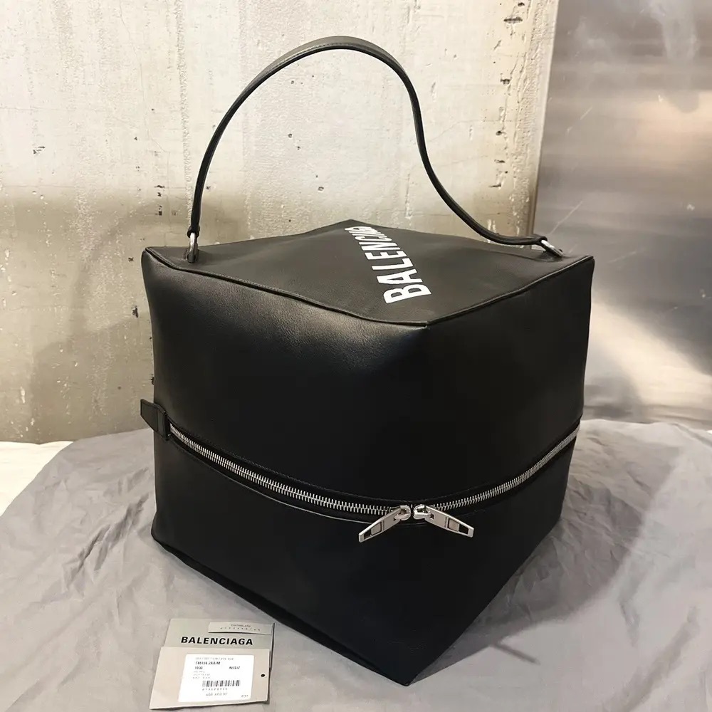 Balenciaga $3150 Giant 4X4 Leather Box Bag, 748194 - Picture 2 of 16